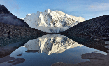 Trekking al Campamento Base del Everest: Una Expedición a los Pies del Gigante del Himalaya