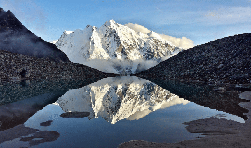 Trekking al Campamento Base del Everest: Una Expedición a los Pies del Gigante del Himalaya