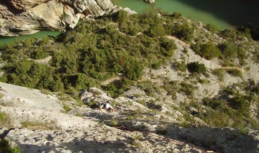 Inicio a la Escalada en la Cresta de la Cruz: Aventura Vertical con Vistas Espectaculares en Olvena