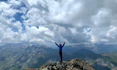 En la cima del Midi Ossau celebrando la ascensión