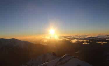 Amanece en la arista cimera del Toubkal