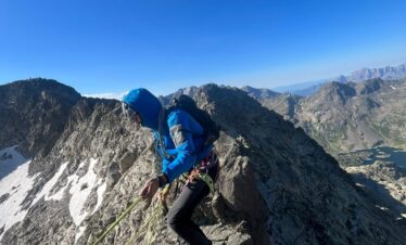 Rapelando en la cresta del Diablo en el Balaitus