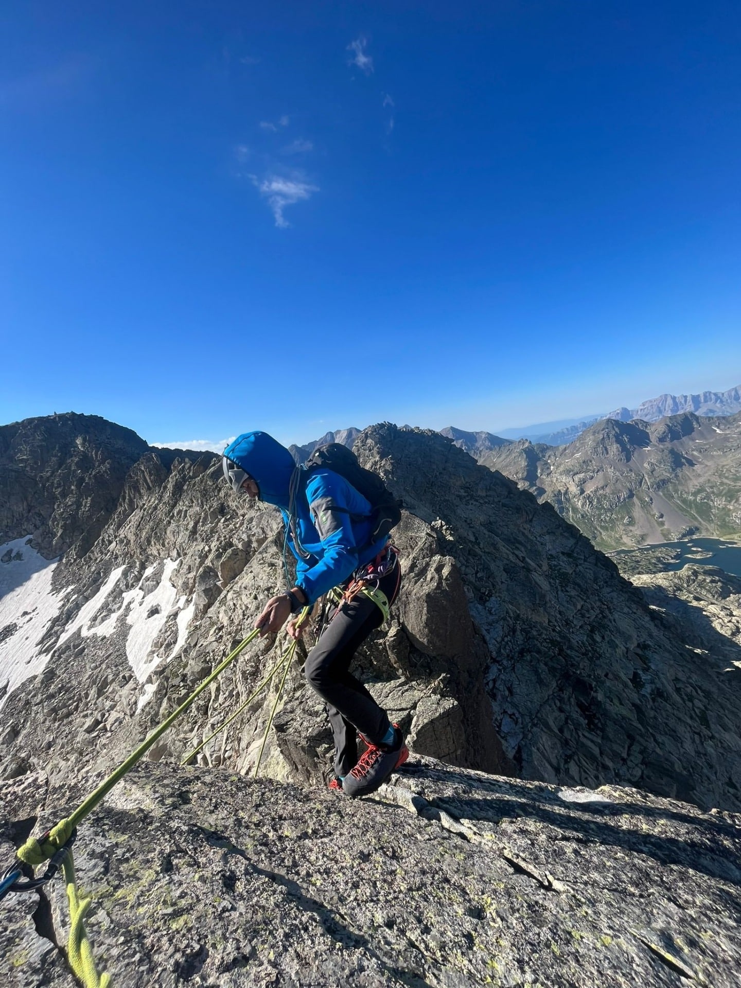 Rapelando en la cresta del Diablo en el Balaitus