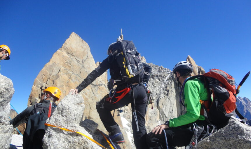 Travesía de los 15 Gendarmes: Ascenso Épico al Pico del Alba en el Valle de Benasque