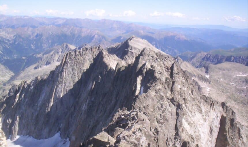 Ascenso a las Alturas: Aventura en la Cresta Espadas Posets hacia el Segundo Pico más Alto del Pirineo