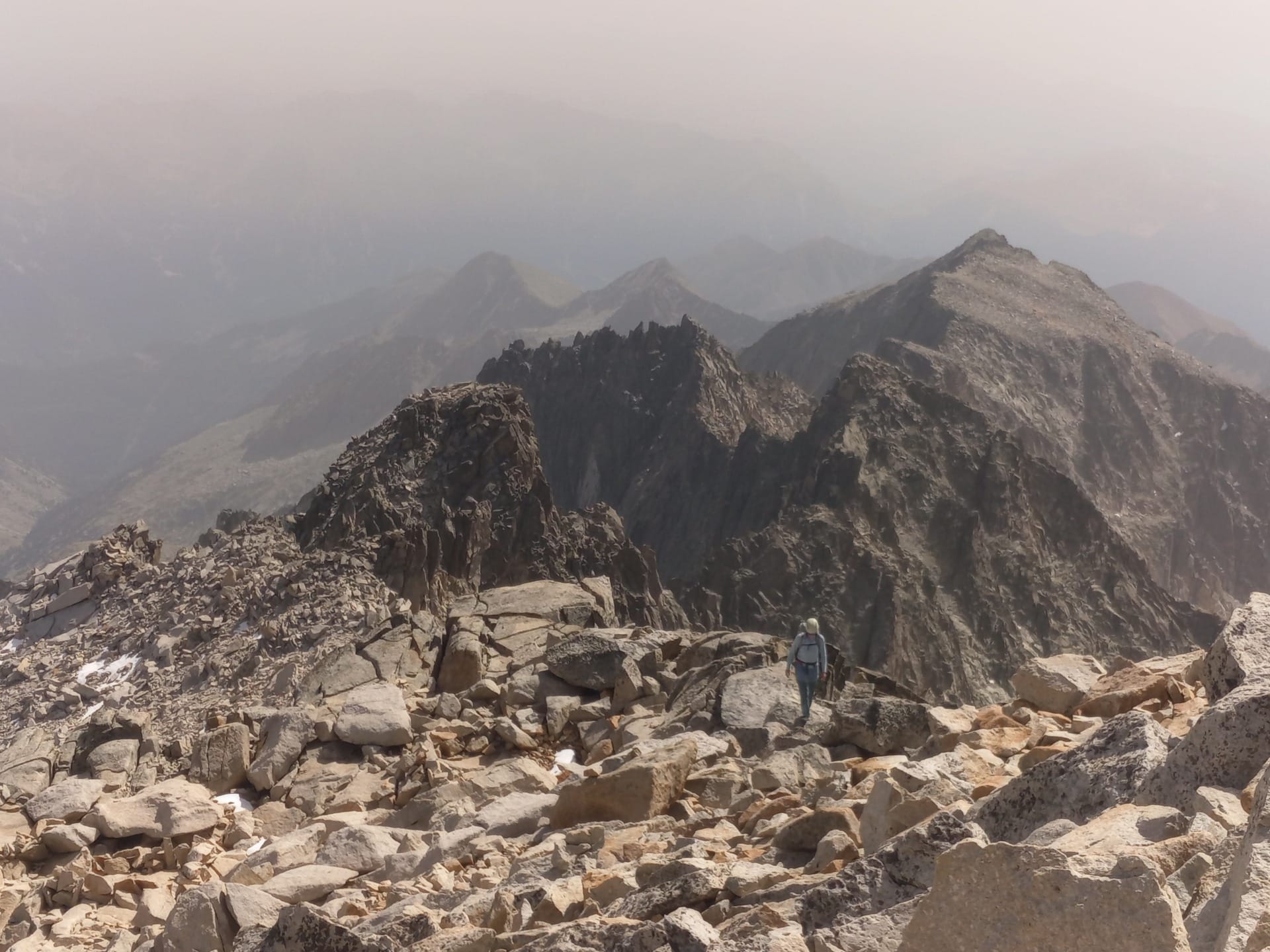 Llegando a la cumbre del Aneto por la arista Salenques Tempestades