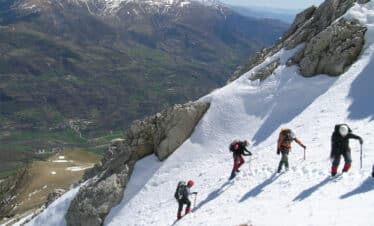 Curso de alpinismo invernal. Uso de crampones y piolet clásico
