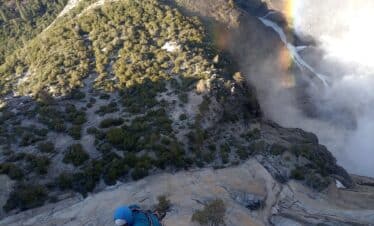 Subiendo por una cuerda fija en el valle de Yosemite