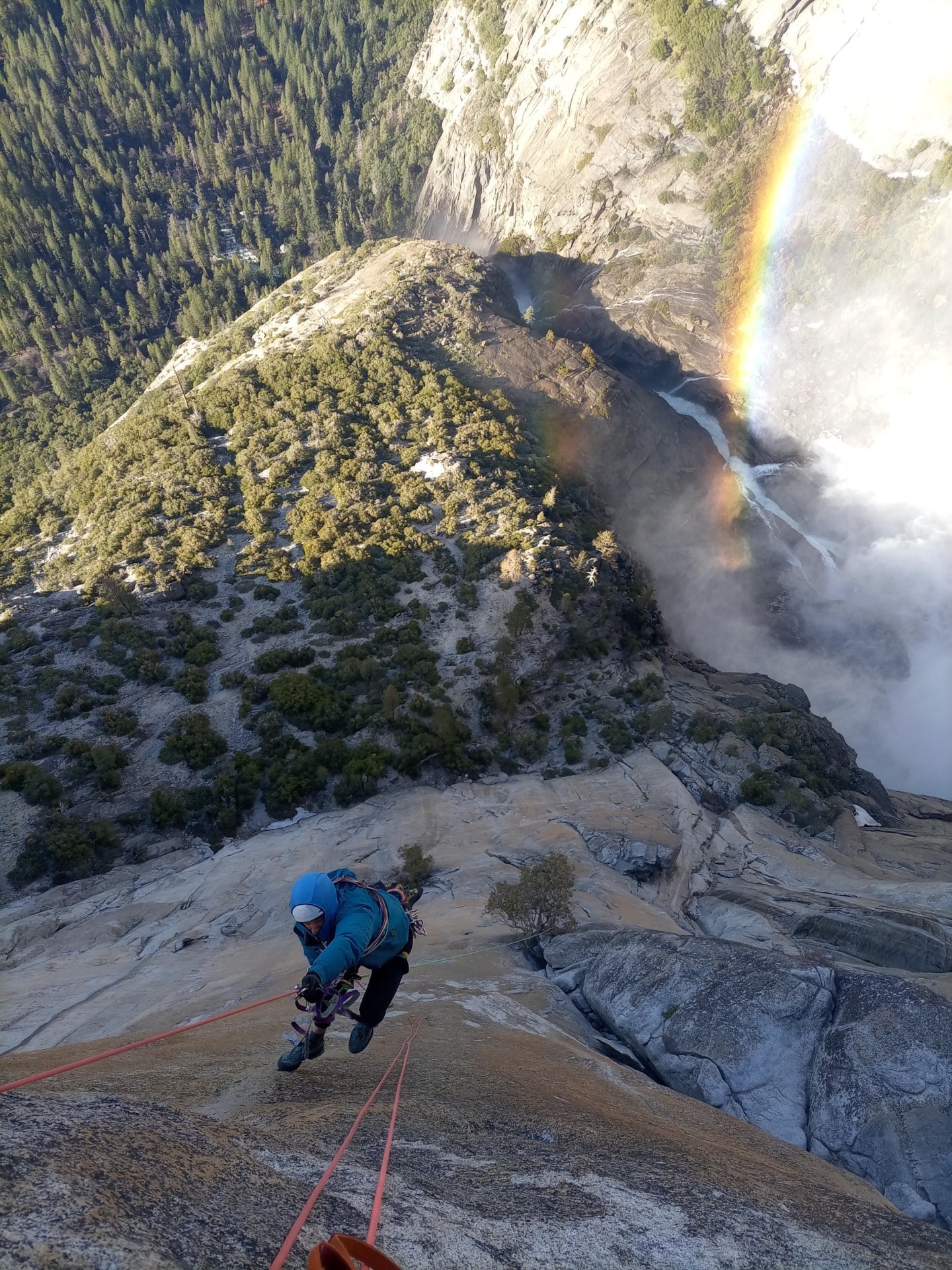 Subiendo por una cuerda fija en el valle de Yosemite