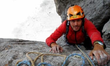 Ruta de escalada en multilargo equipado
