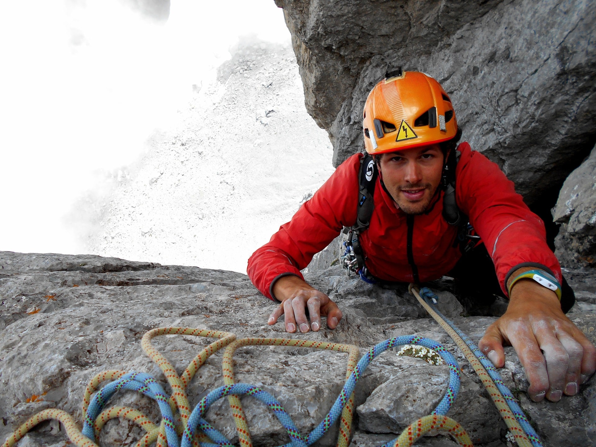 Ruta de escalada en multilargo equipado