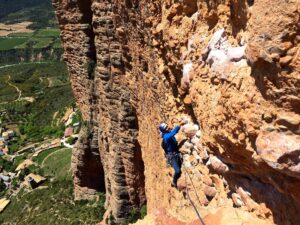 Escalada en la Visera de los Mallos de Riglos
