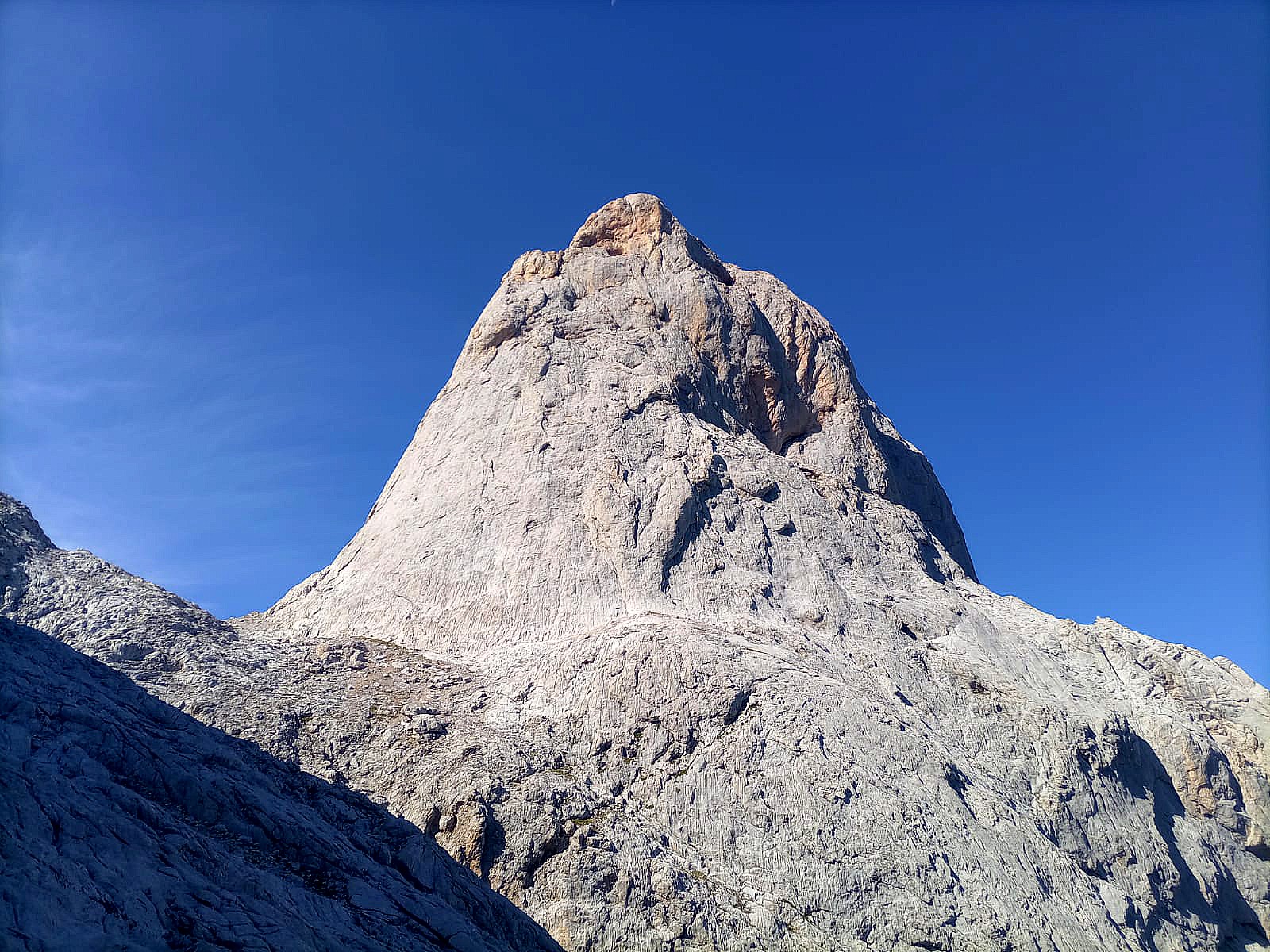 Cara Este del Naranjo de Bulnes