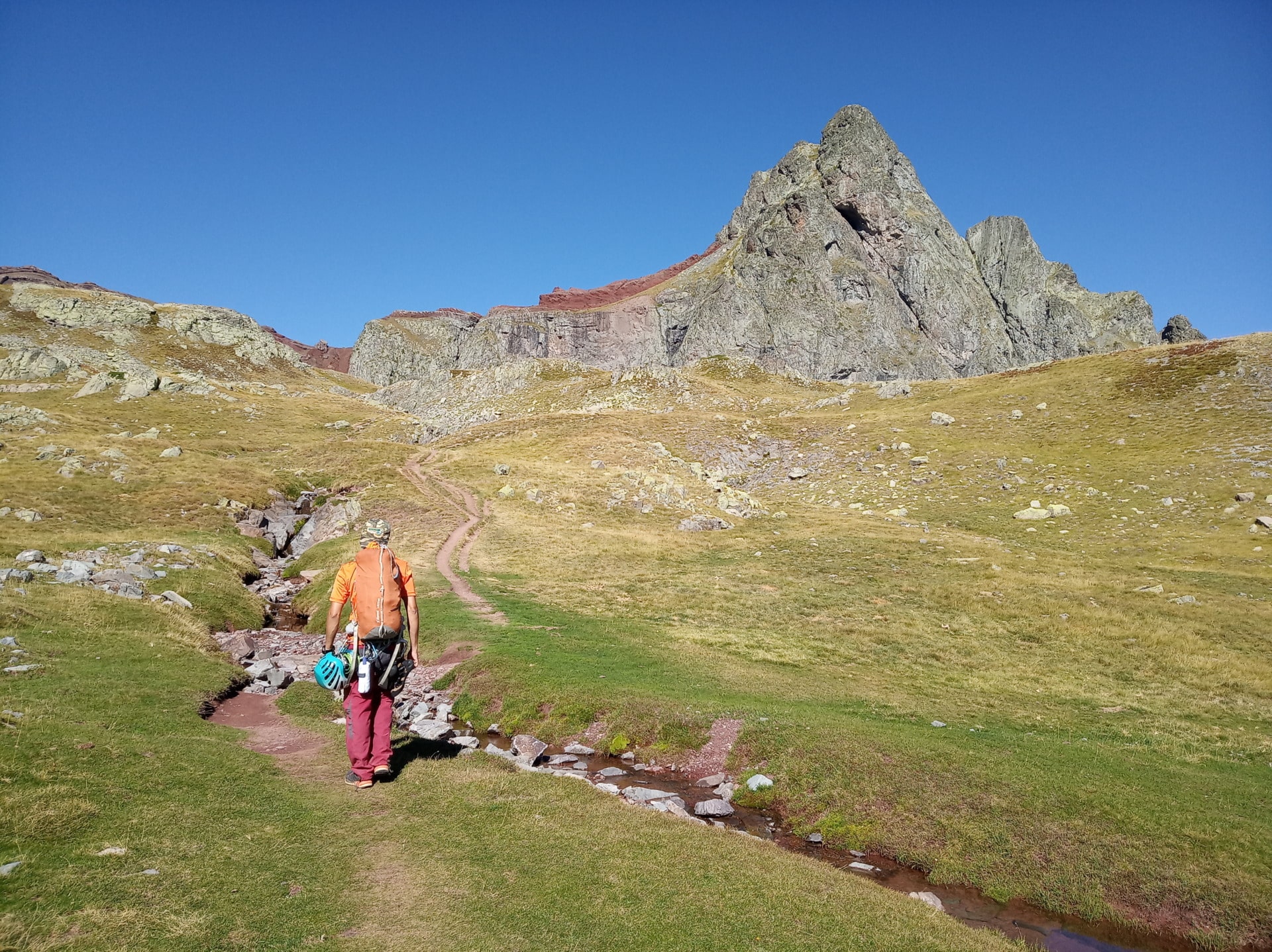 En los Ibones de Anayet antes de empezar la escalada en el Anayet
