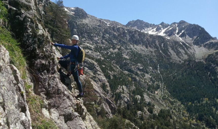 Primeros Pasos en la Escalada: Aventura en las Montañas de Panticosa