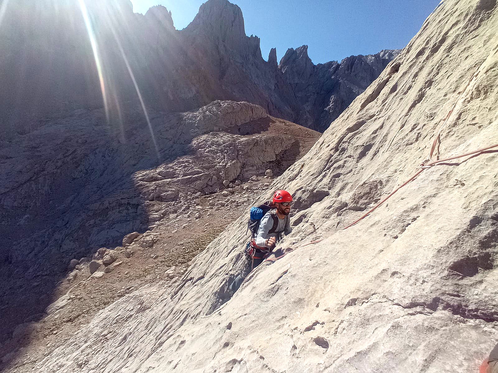 Escalada en la vía Cepeda en el Picu Urriellu