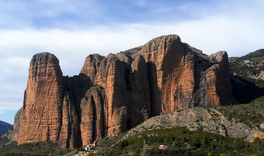 Ferrata de Cubilillo/Os Fils en Riglos: Iniciación en el Reino de los Mallos de Riglos