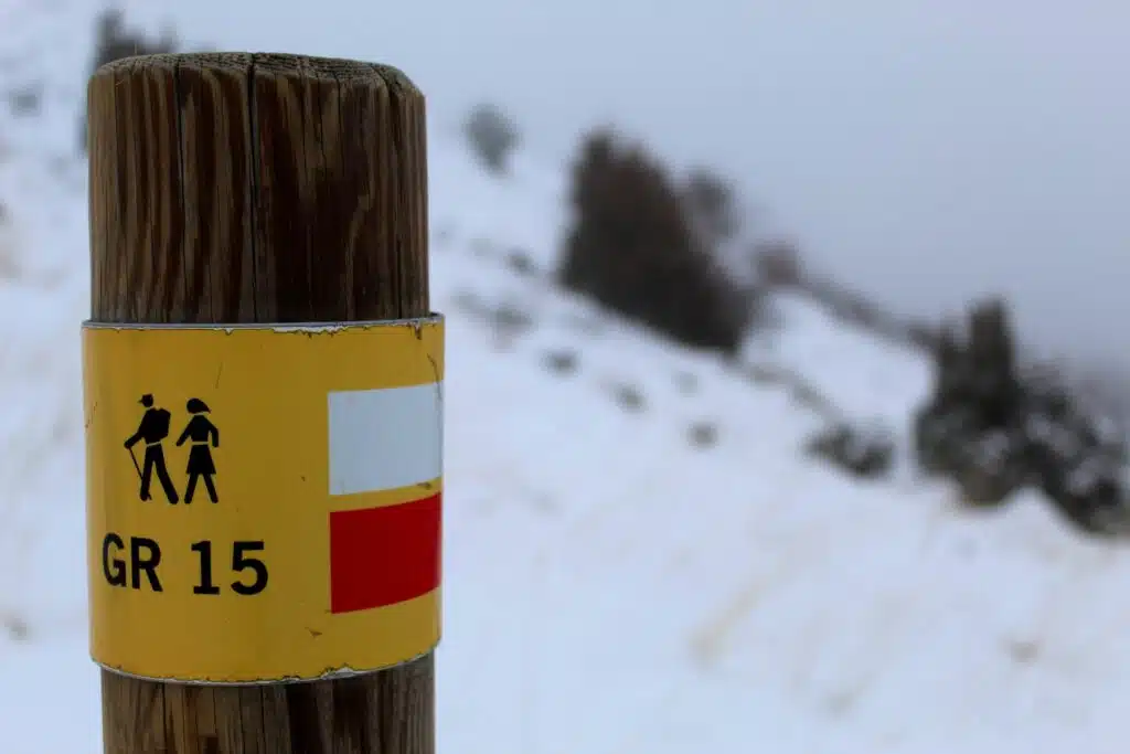 Raquetas y nieve en el valle de Aragón
