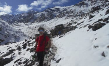 Trekking subiendo al Refugio del Toubkal