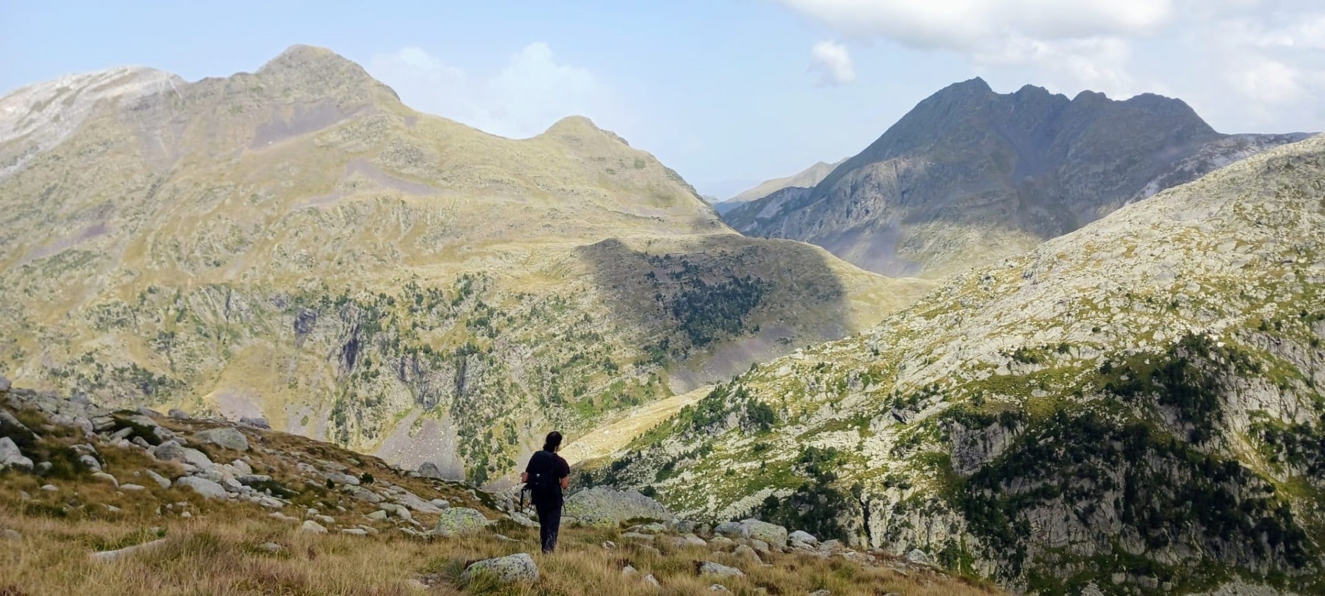 Bonito paisaje bajando durante el trekking de Carros de Foc.