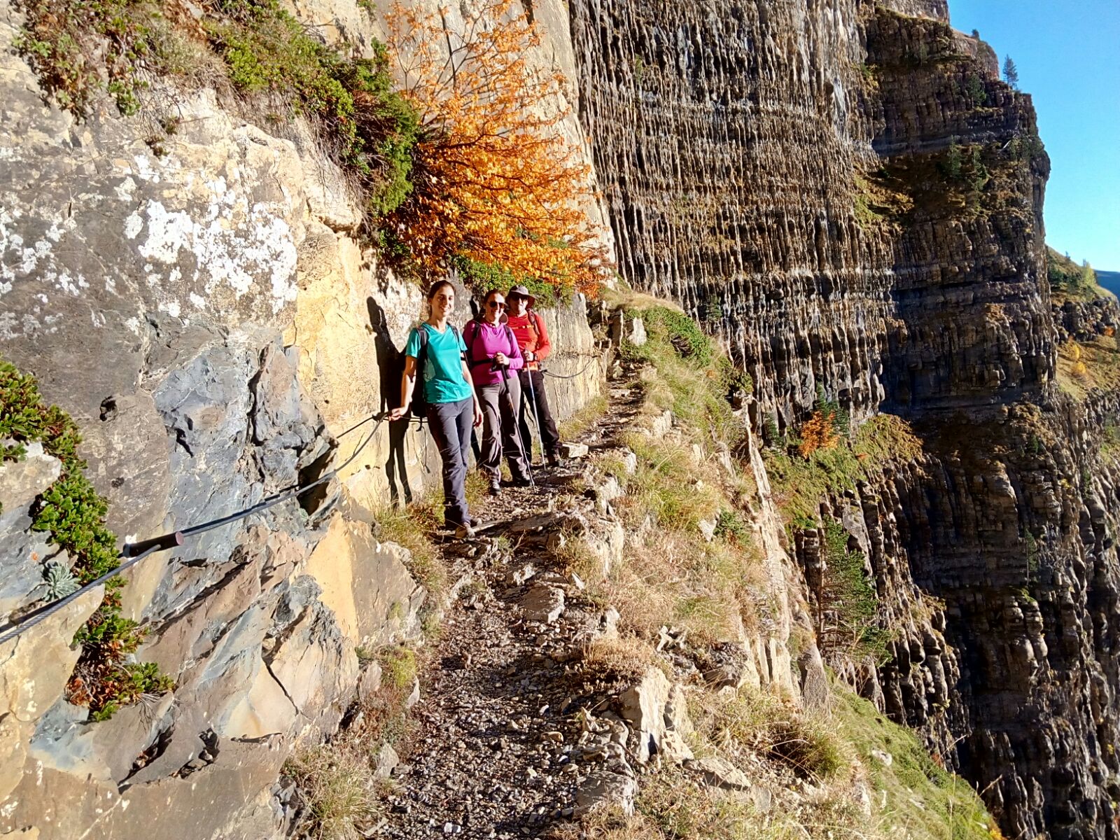 En las clavijas de Carriata durante el trekking de la Faja de las Flores