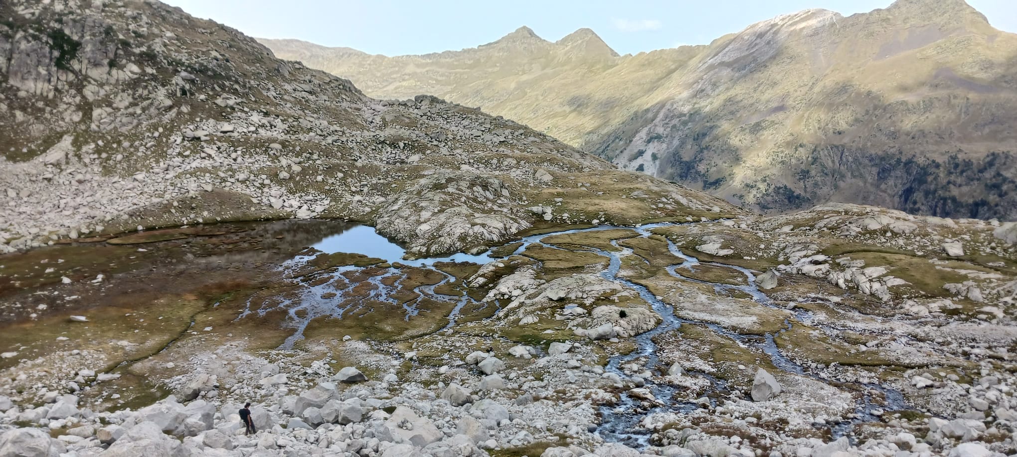 Ibón de Salterillo, alrededor del Aneto