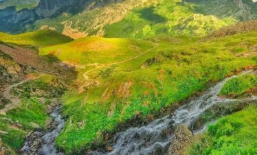 Trekking al Ibón de Escalar y Pico de los Monjes