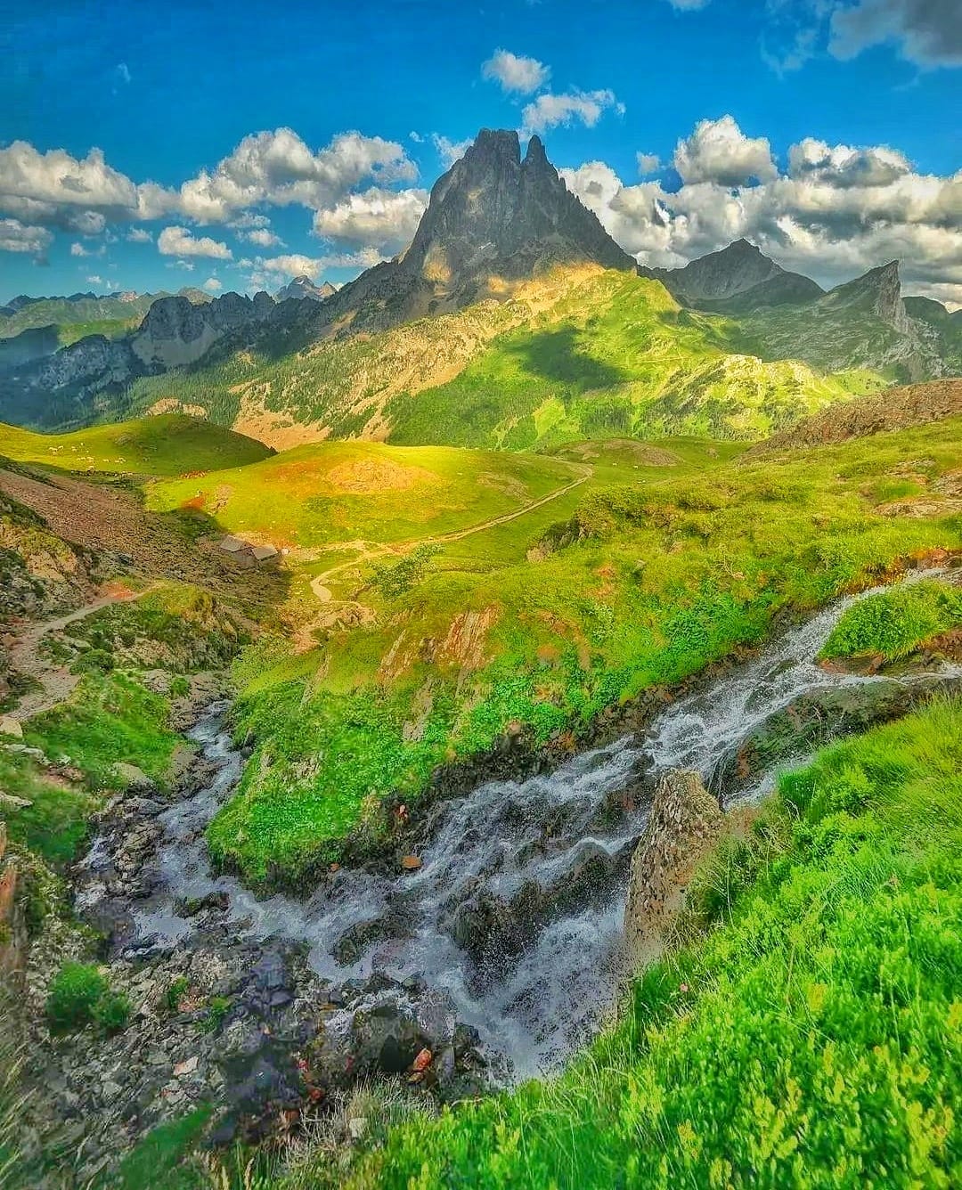 Trekking al Ibón de Escalar y Pico de los Monjes